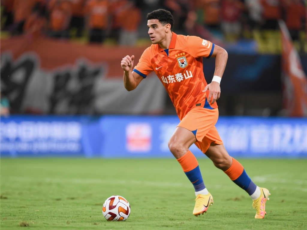 后防线的稳 后防线的稳